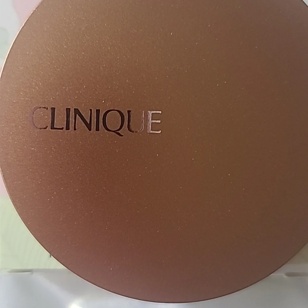 Clinique True Bronze Pressed Powder Bronzer in Sunkissed